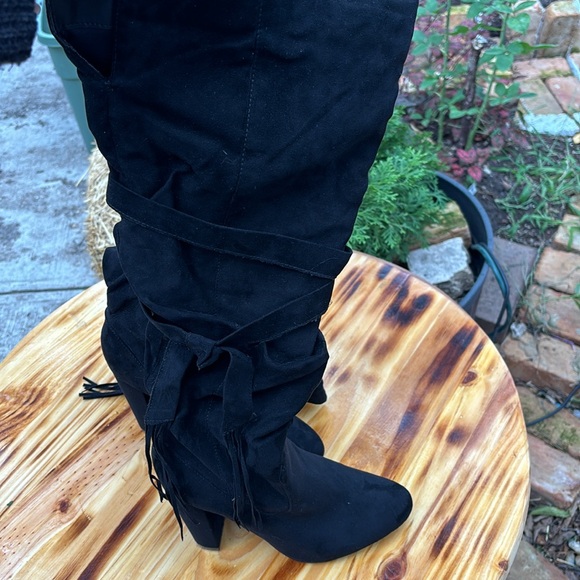 Rouged tall black heeled boots - Picture 3 of 4